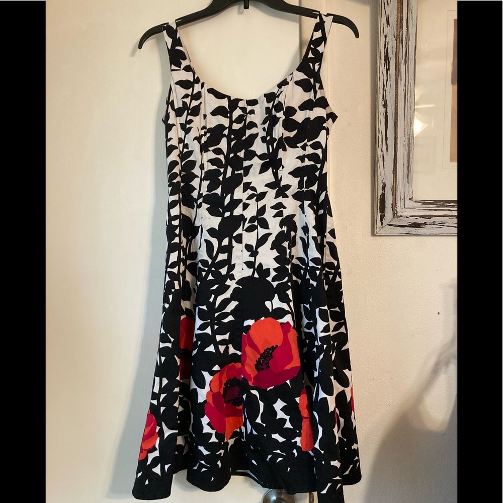 Nine West Sleeveless, Stretchy Poppy Dress Sz 4